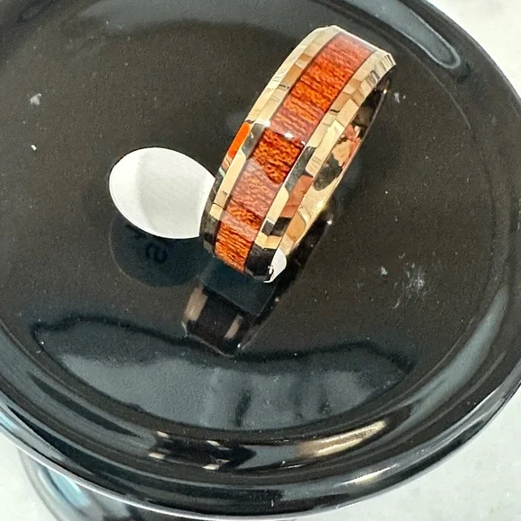 NWT Rose-Gold Tungsten Band with Hawaiian Koa Wood Inlay – Men’s Ring Size 12.5